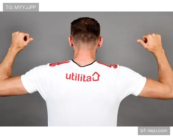 桑德兰发布全新条纹球衣，球迷期待球队形象焕然一新