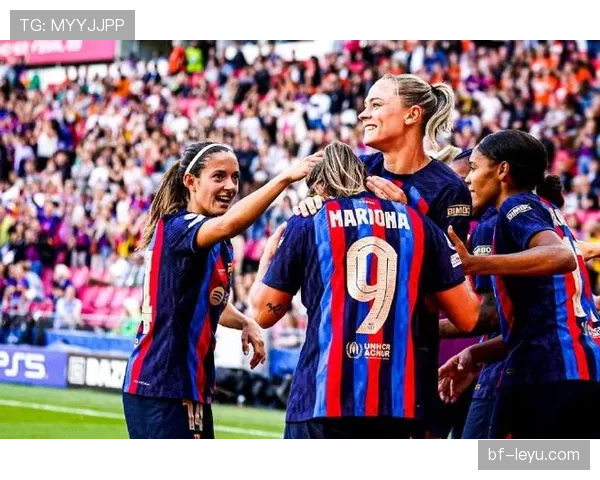 女足欧冠最佳射手创历史，率队强势挺进决赛引万众期待