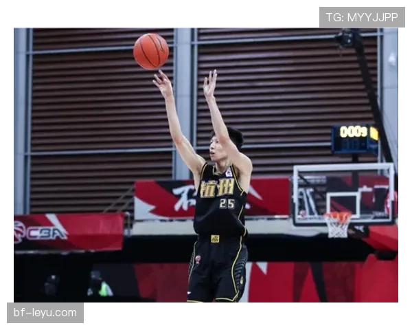 黄喜灿精彩射门助球队逆转，状态回暖成焦点