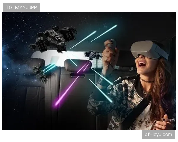 孔帕尼下场后穿着拖鞋逛球场,这大佬也太接地气了吧? 孔帕尼下场后穿着拖鞋逛球场,这大佬也太接地气了吧?