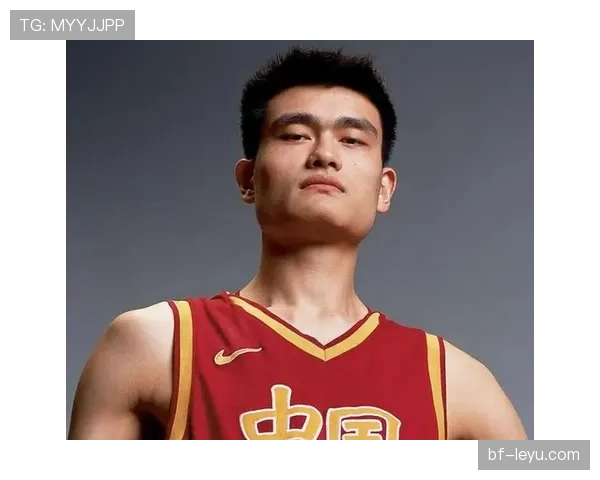 姚明退役后住上海老洋房，早餐吃三明治配手冲咖啡，球迷路过差点没认出来